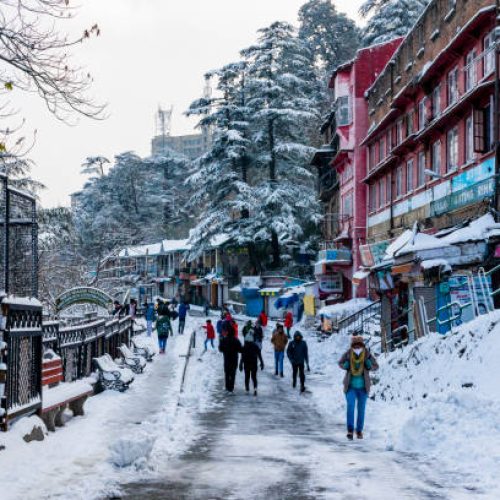 October to February: This is again a popular season for Shimla for people who are looking for snow, which typically falls between December and February. This is the time skiing and ice skating take off. The average temperature during this season is around 8°C and goes down to -2°C.